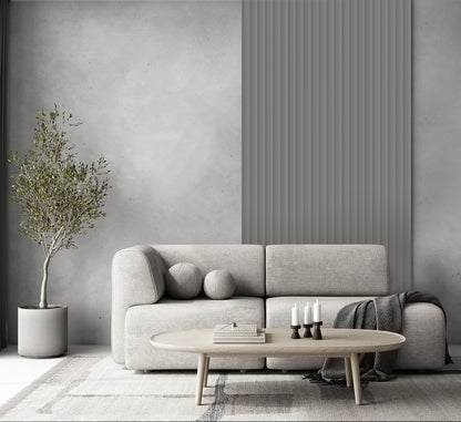 Lamelio Wandpaneel - Velutto Misty Grey 270x25 cm in a modern living room with a grey sofa.